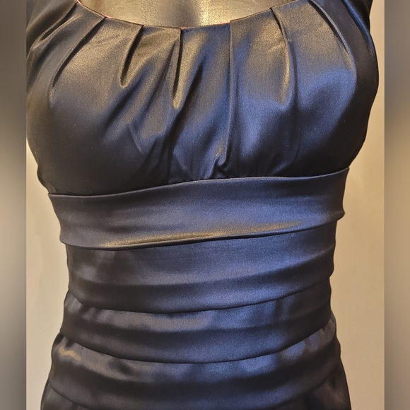 Dress - Picture 2 of 5